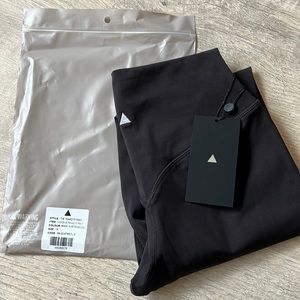 NWT. Balance Athletica (Vitality) Small Tenacity leggings in Midnight